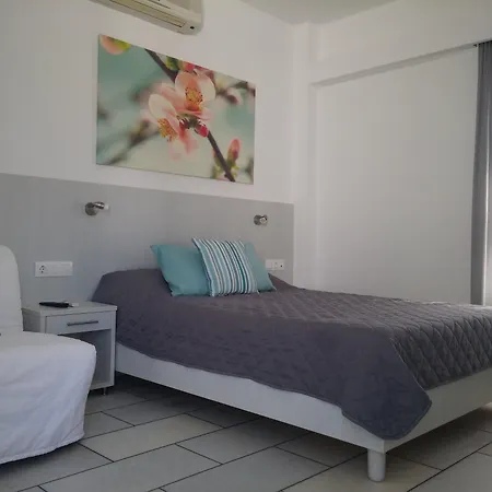 Brother's Hotel Chora (Ios)