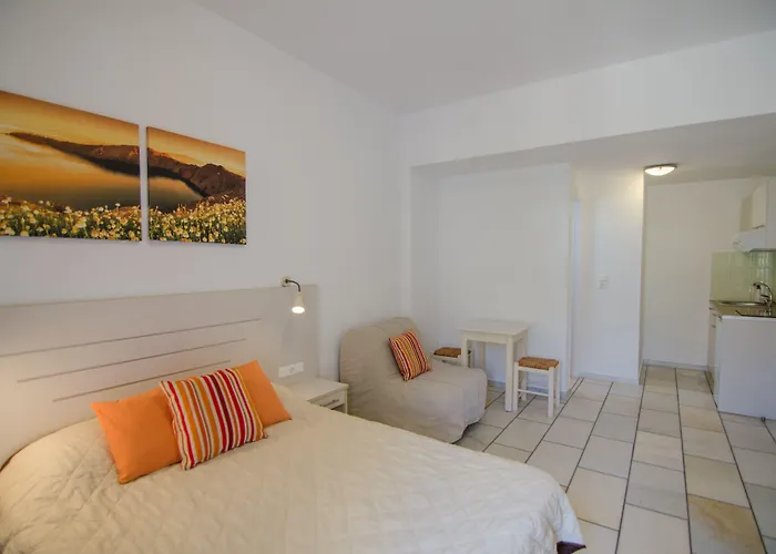 Brother's Hotel Chora (Ios)